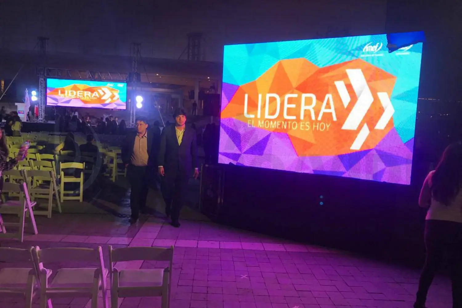 Pantalla LED en un evento empresarial