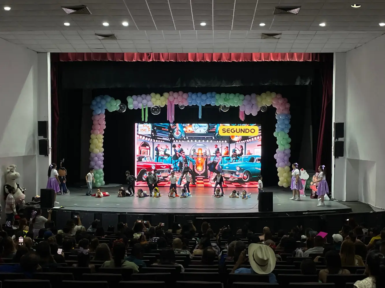 Pantalla de 6×3 en el Teatro Sara García